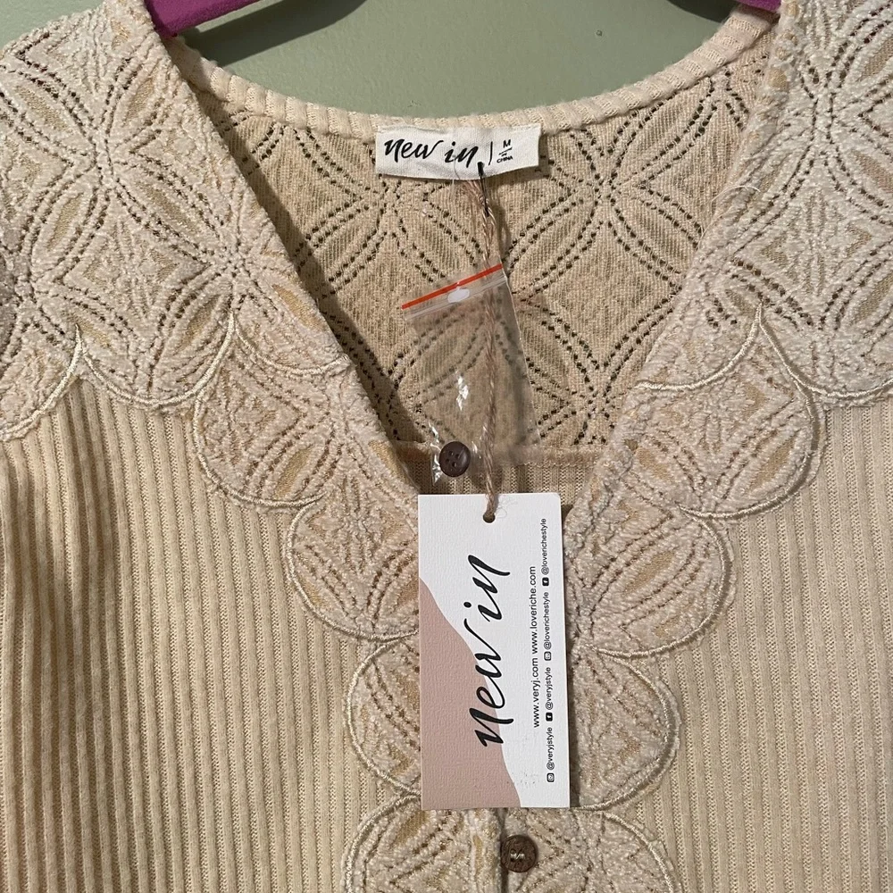 NWT New In V-Neck Sweater with Bell Sleeves Sz M - Picture 2 of 7